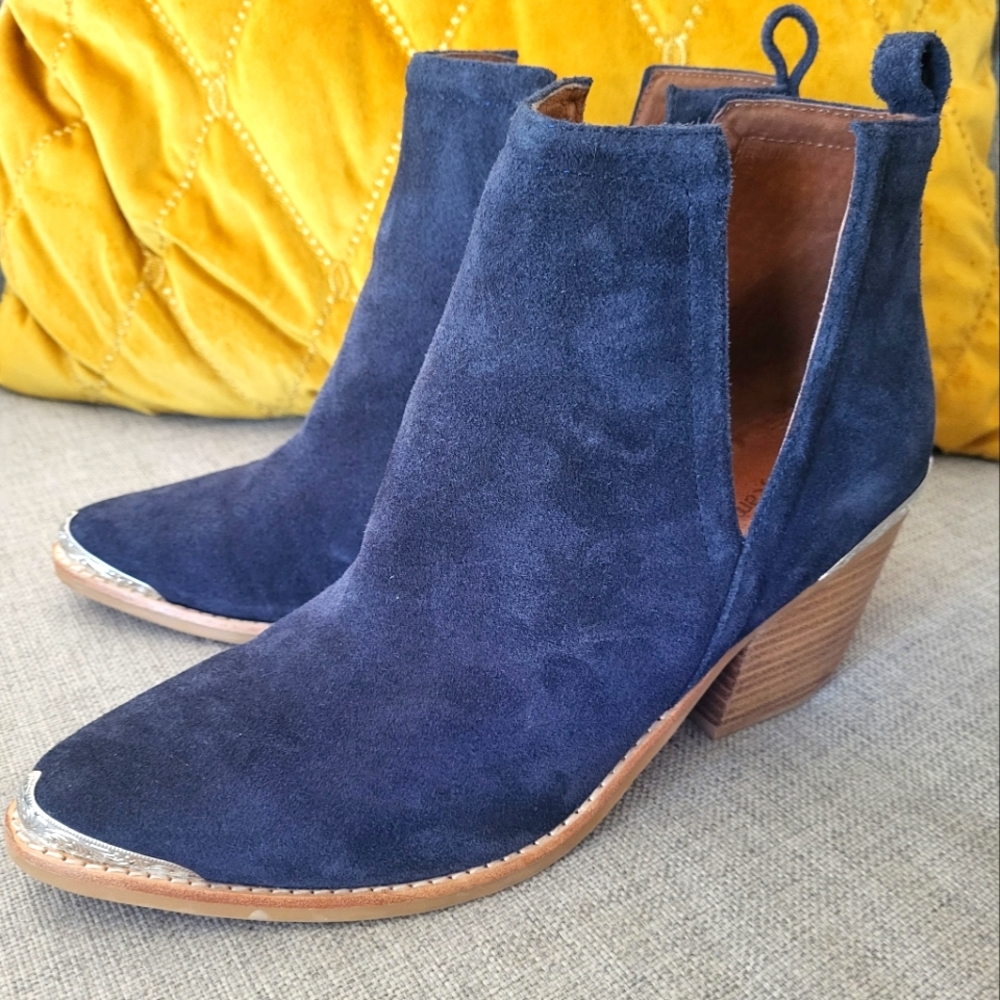 NWOT Jeffrey Campbell Booties